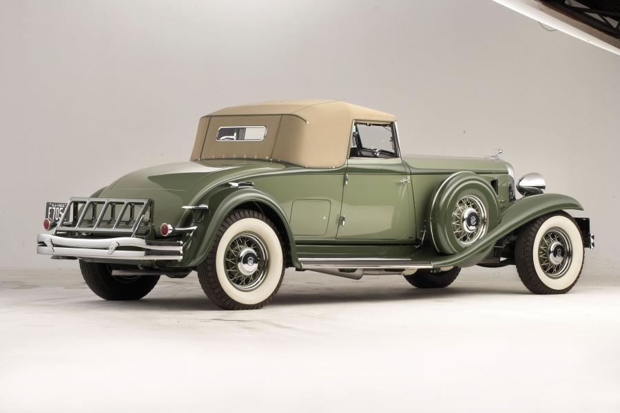  Chrysler CL Imperial Convertible Roadster by LeBaron 1932 года  (фото 25 из 26)